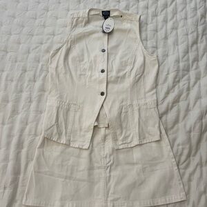 NWT Scoop Vest and Mini Skirt Set Sz L